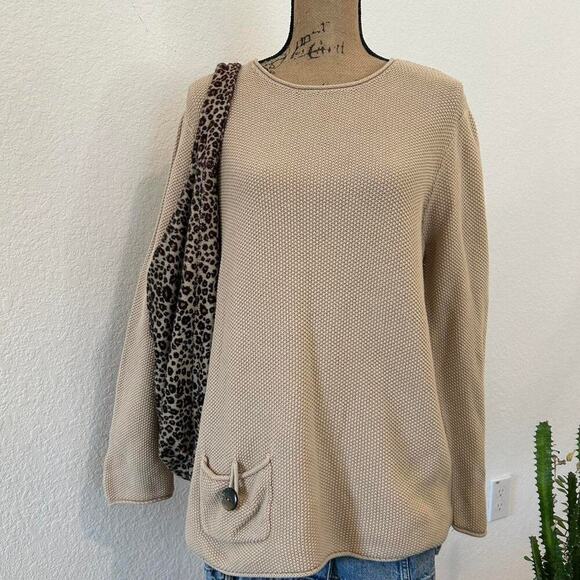 Vintage Tan long sleeve sweater with cute pocket mother of pearl button detail - Picture 2 of 8